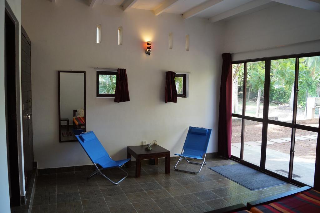 Sri Beach Bungalows And Villa Marawila Exterior foto