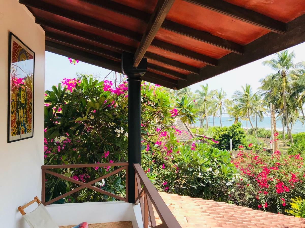 Sri Beach Bungalows And Villa Marawila Exterior foto