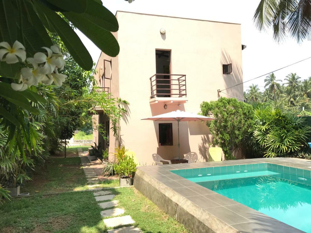 Sri Beach Bungalows And Villa Marawila Exterior foto